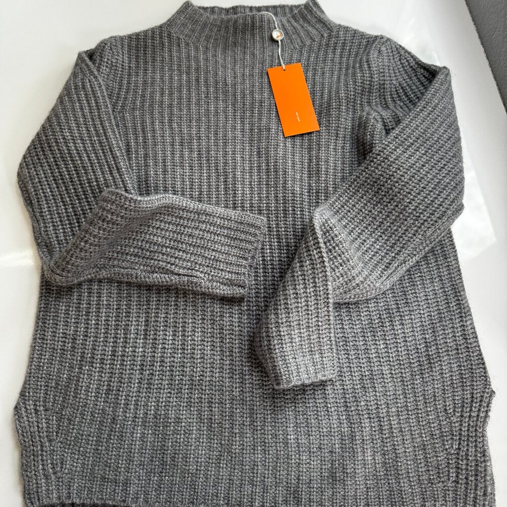 100% Cashmere Sweater:  NWT - Flattering Collar.